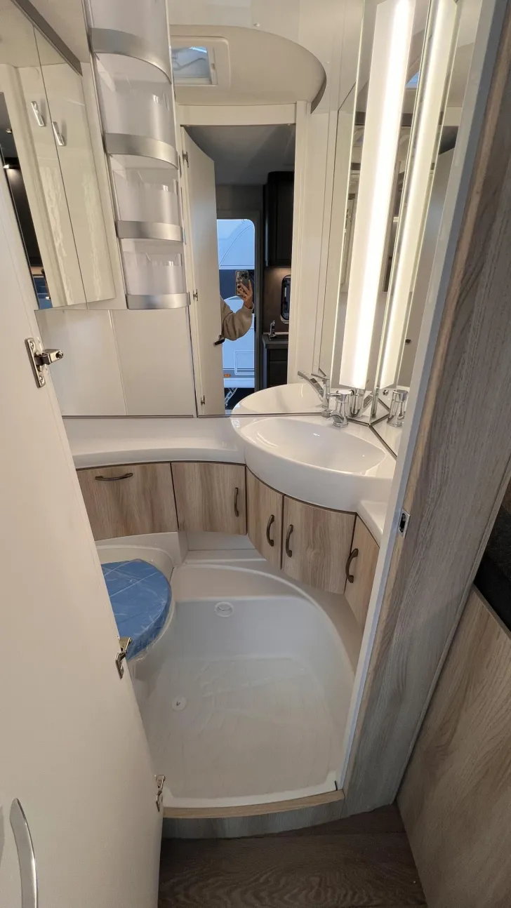 Fahrzeugbild Hobby De Luxe 490 KMF #5