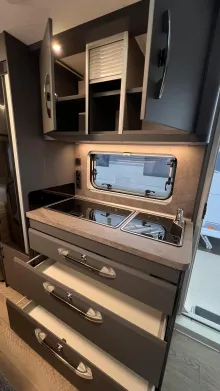Fahrzeugbild Hobby De Luxe 490 KMF #12