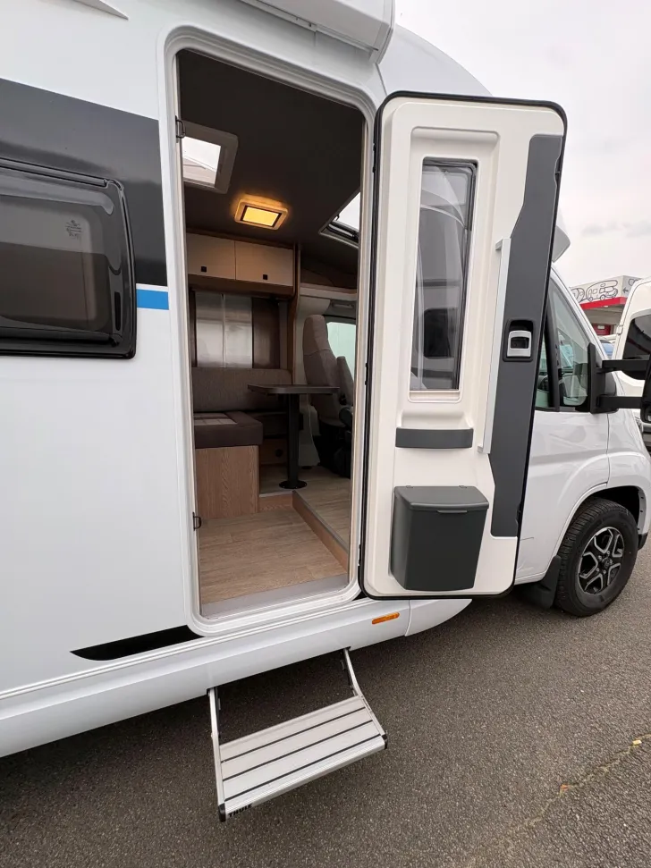 Fahrzeugbild Hobby OnTour C 700 GQ /Automatik/Kingsizebett #12