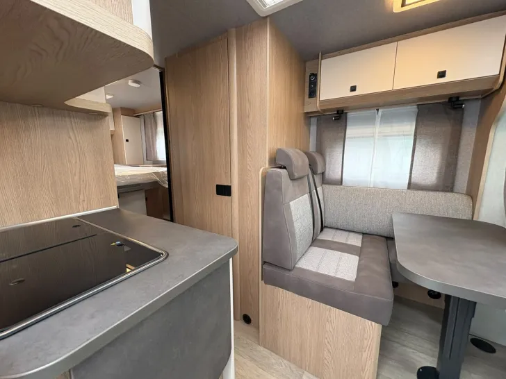 Fahrzeugbild Hobby OnTour C 700 GQ /Automatik/Kingsizebett #10
