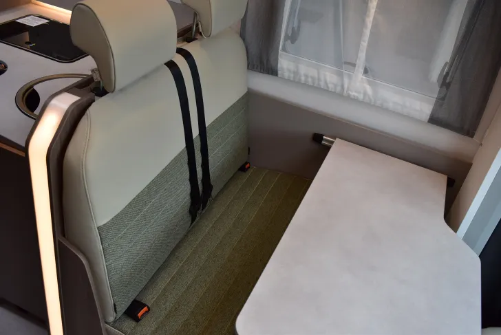 Fahrzeugbild Carado T 338 EDITION27 Lithium, Hubbett, 4 Betten #7