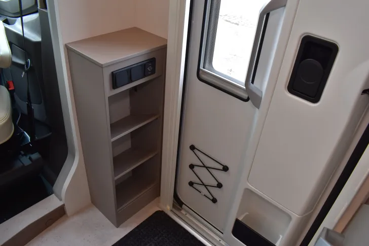 Fahrzeugbild Carado T 338 EDITION27 Lithium, Hubbett, 4 Betten #14
