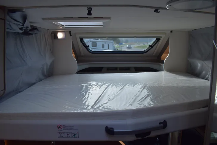 Fahrzeugbild Carado T 338 EDITION27 Lithium, Hubbett, 4 Betten #42