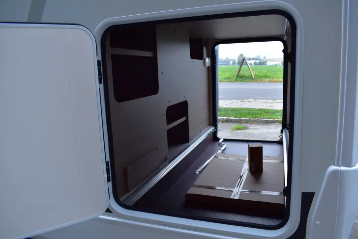 Fahrzeugbild Carado T 338 EDITION27 Lithium, Hubbett, 4 Betten #52