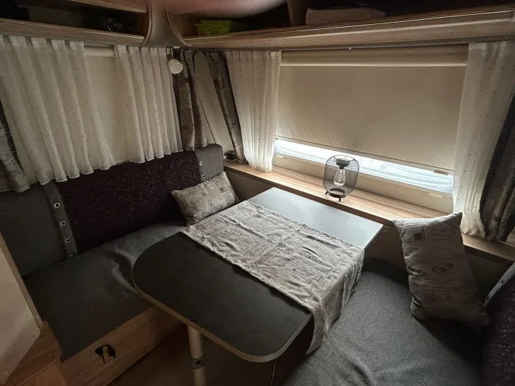 Grundriss Nacht Hymer Eriba Nova Light 442 Längsbetten, Mover,Vorzelt, a