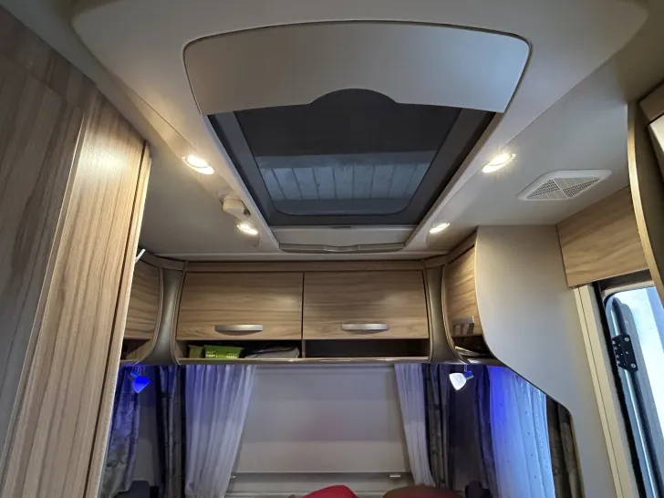 Fahrzeugbild Hymer Eriba Nova Light 442 Längsbetten, Mover,Vorzelt, a #11