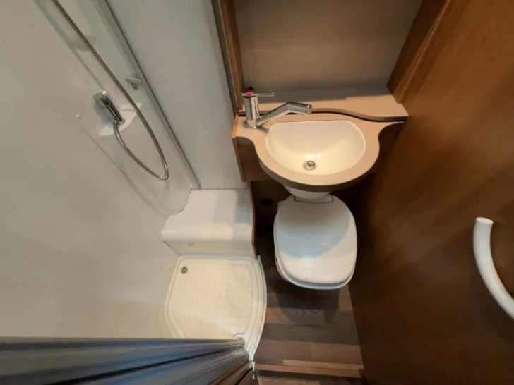 Fahrzeugbild Knaus Van Ti 650 MG/1.Hand/Festbett/Markise/AHK/Garage #16
