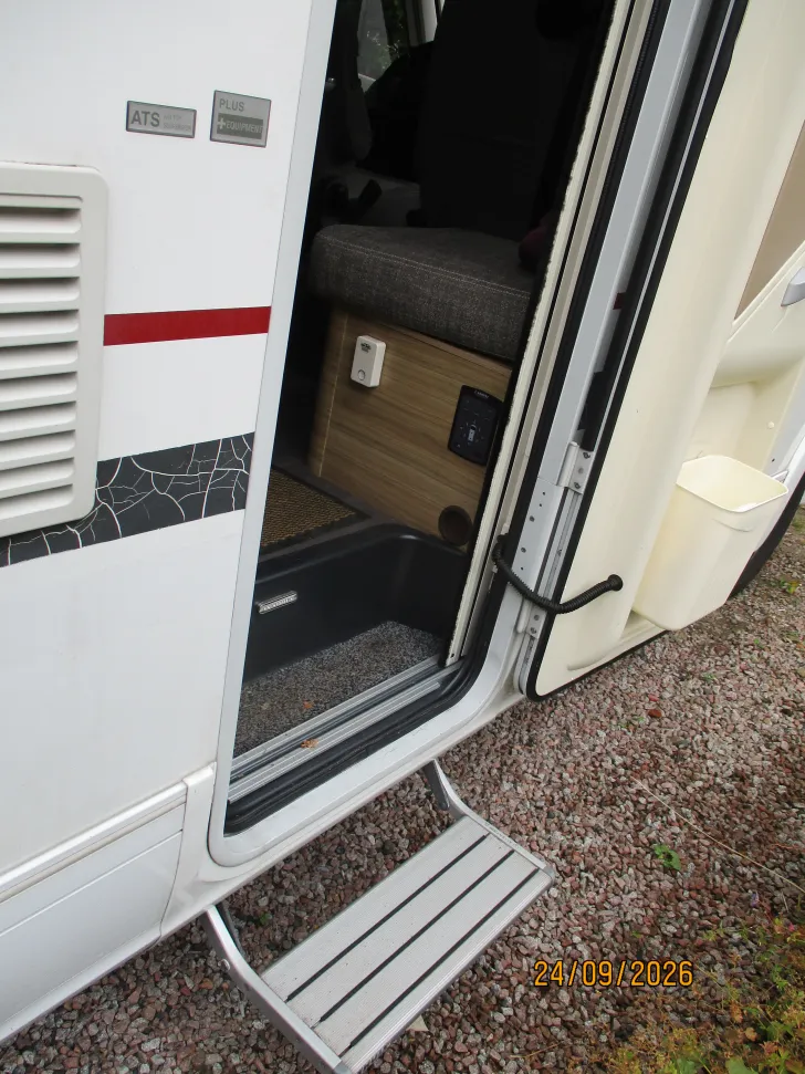Fahrzeugbild Adria Sonic Plus I 700 SBC wenig KM,v.Extras, Queensbett #4