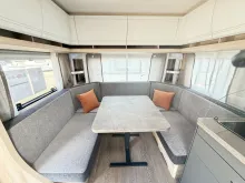 Fahrzeugbild Hobby De Luxe 540 UL/Modell 2027/Bettverbreit/Ambiente #5