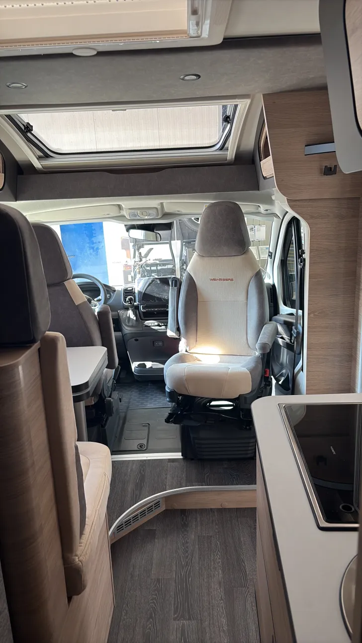 Sicht vorne-hinten Weinsberg CaraCompact EDITION PEPPER 600 MEG Sofort verfügbar
