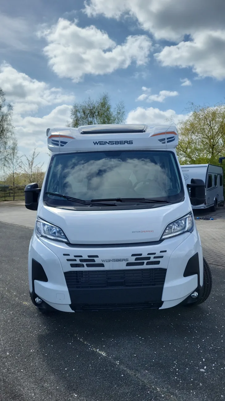 Frontal Vorne Weinsberg CaraCompact EDITION PEPPER 600 MEG Automatik/140 PS