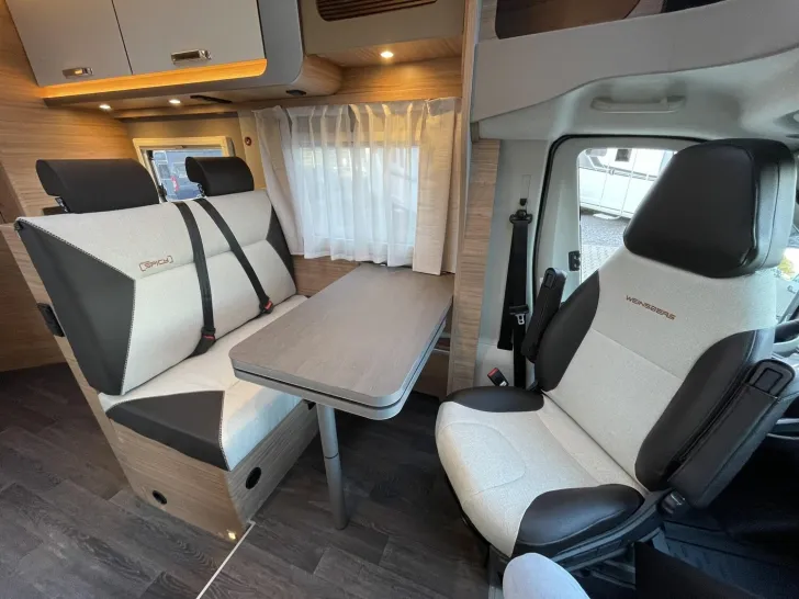 Fahrzeugbild Weinsberg CaraSuite EDITION SPICY 650 MF Stehhöhe 215 cm #4