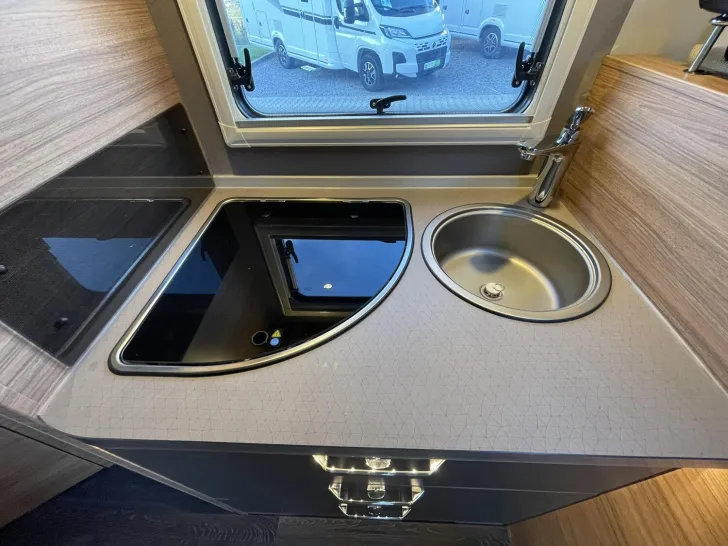 Fahrzeugbild Weinsberg CaraSuite EDITION SPICY 650 MF Stehhöhe 215 cm #8