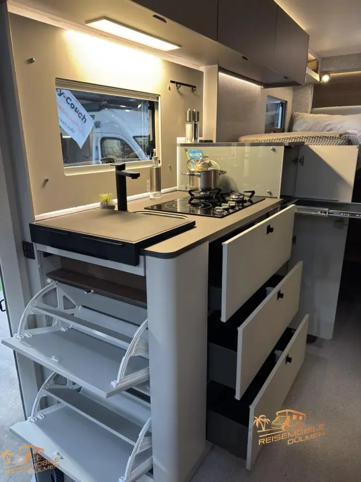 Fahrzeugbild LMC Cruiser 740 EL 8G Auto #11