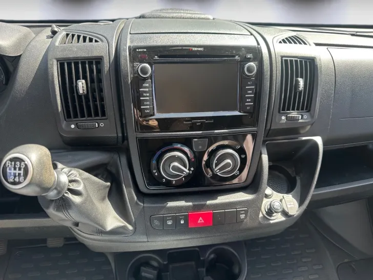 Fahrzeugbild Knaus Sky Ti 700 MEG Hundeumbau #8