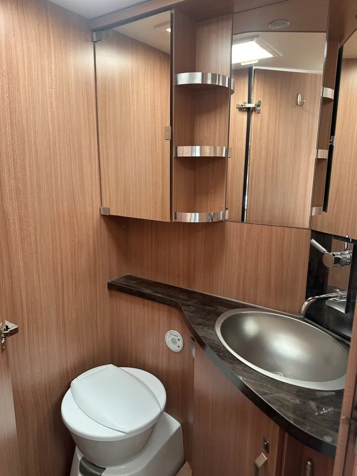 Fahrzeugbild Knaus Sky Ti 700 MEG Hundeumbau #17