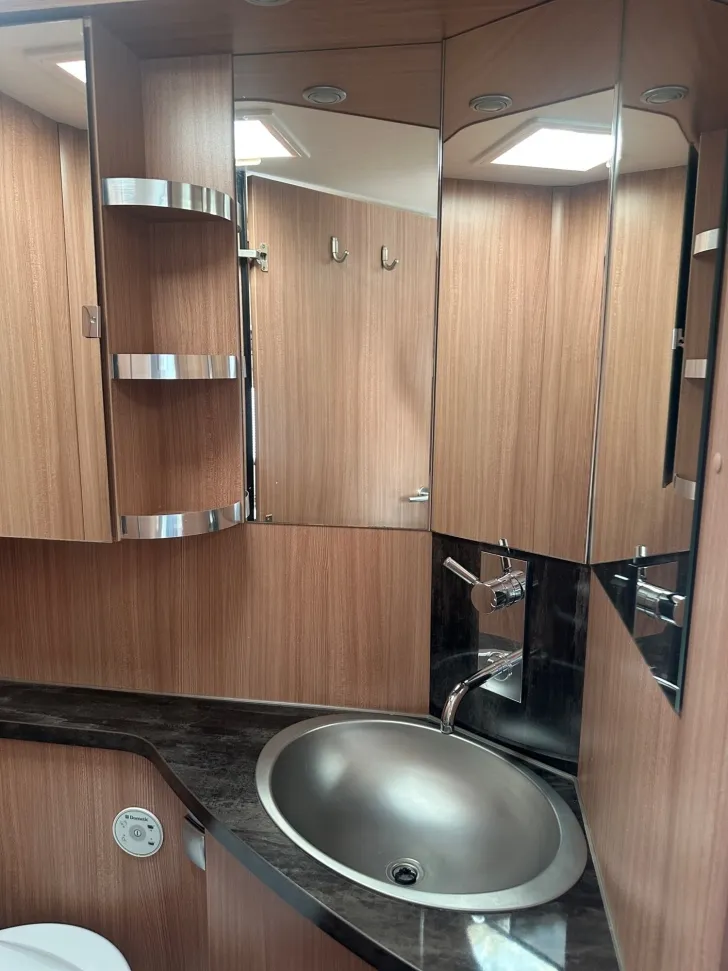 Fahrzeugbild Knaus Sky Ti 700 MEG Hundeumbau #18