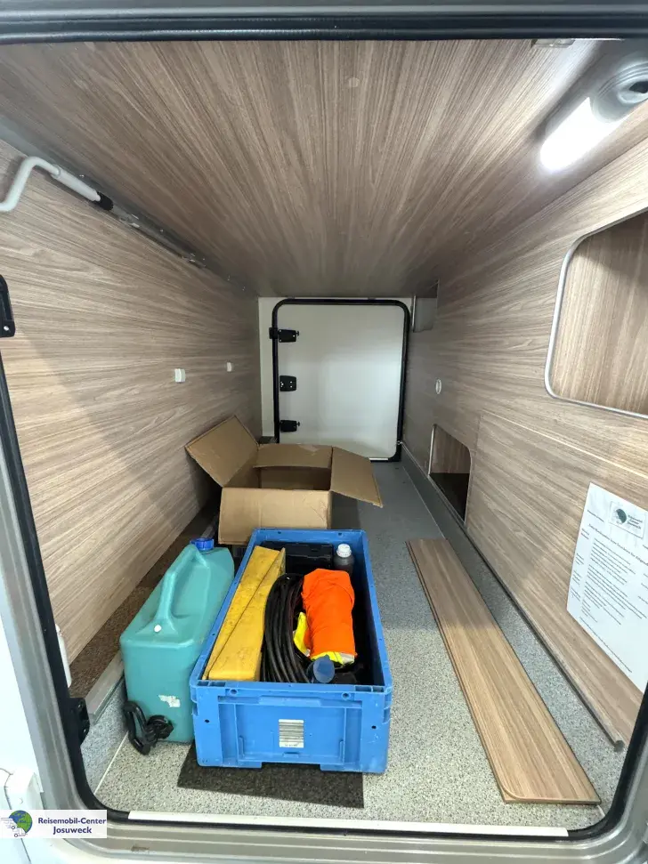 Fahrzeugbild Bürstner Limited T 690 G Einzelbetten u.. Hubbett vorne #4