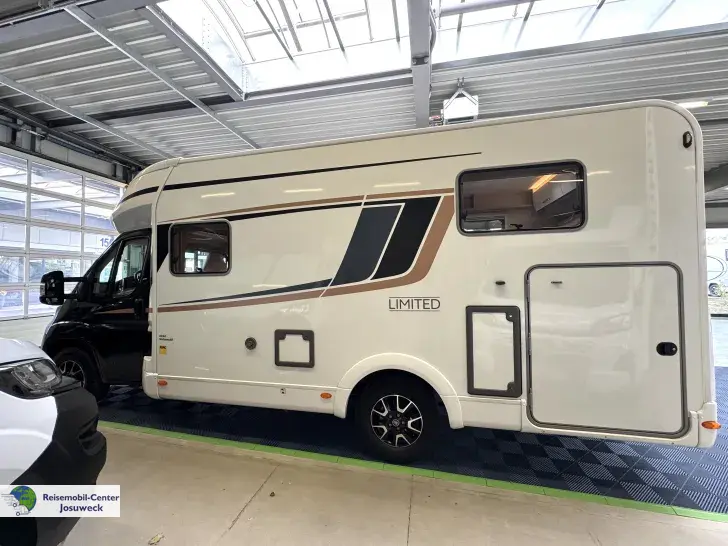 Fahrzeugbild Bürstner Limited T 690 G Einzelbetten u.. Hubbett vorne #6
