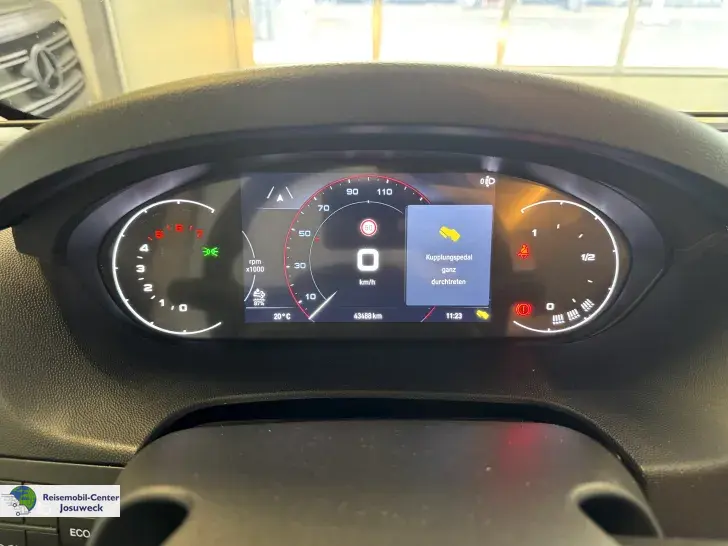 Fahrzeugbild Bürstner Limited T 690 G Einzelbetten u.. Hubbett vorne #9