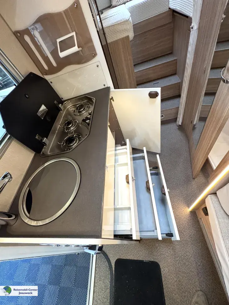 Fahrzeugbild Bürstner Limited T 690 G Einzelbetten u.. Hubbett vorne #13