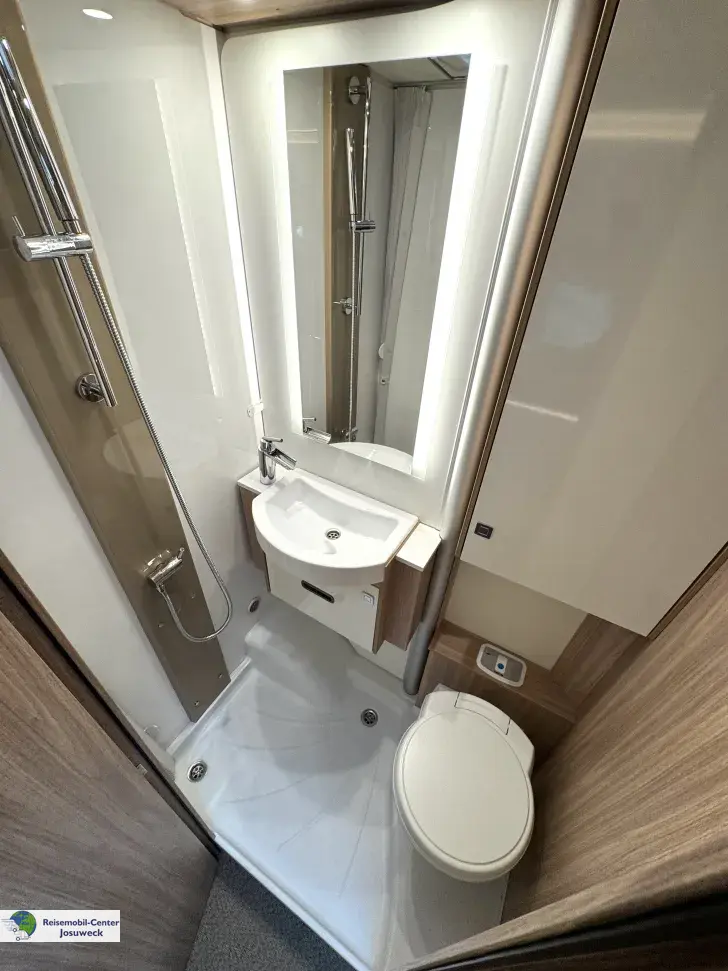 Fahrzeugbild Bürstner Limited T 690 G Einzelbetten u.. Hubbett vorne #15