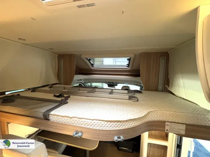Fahrzeugbild Bürstner Limited T 690 G Einzelbetten u.. Hubbett vorne #16