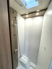 Fahrzeugbild Bürstner Limited T 690 G Einzelbetten u.. Hubbett vorne #20