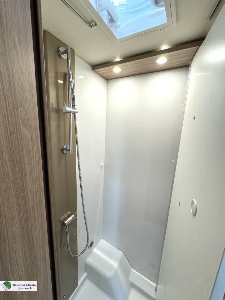 Fahrzeugbild Bürstner Limited T 690 G Einzelbetten u.. Hubbett vorne #20