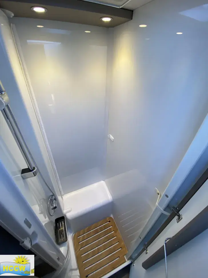 Dusche Carado T 338 pro+ / Hubbett / SAT & TV