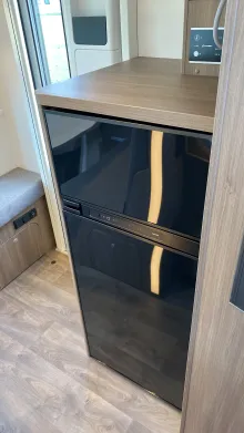 Kühlschrank Carado T 338 pro+ / Hubbett / SAT & TV
