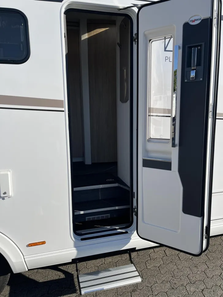 Fahrzeugbild Frankia Platin I 7400 Plus Pure 5,5 t #13