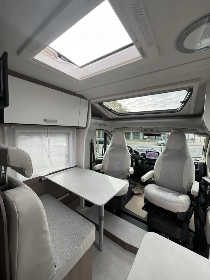 Fahrzeugbild Carado V 337 #8
