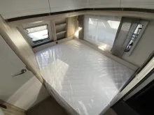 Fahrzeugbild Hobby De Luxe 540 KMFe 1.800 kg, Garage, Kaltschaum #11