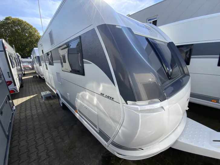 Fahrzeugbild Hobby De Luxe 540 KMFe 1.800 kg, Garage, Kaltschaum #1