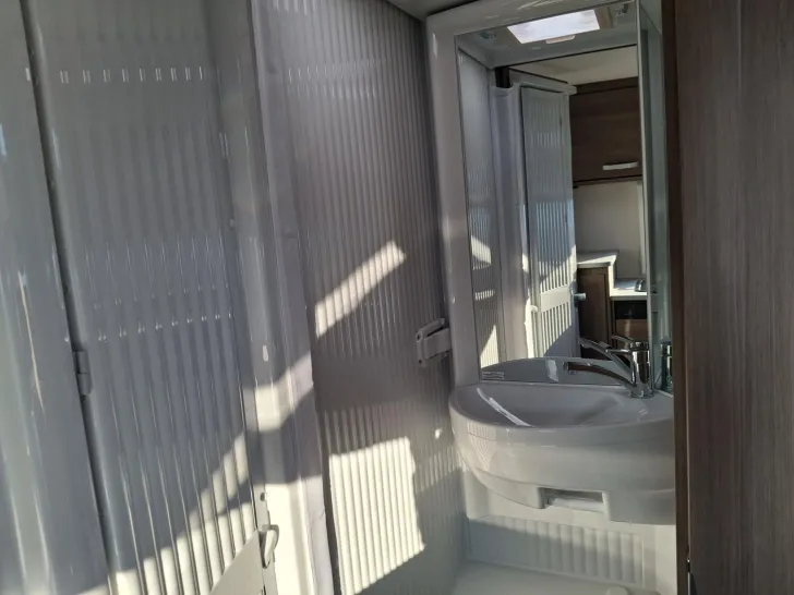 Fahrzeugbild Carado V 337 #18