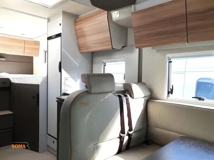 Fahrzeugbild Bürstner B66 TD 690 #10