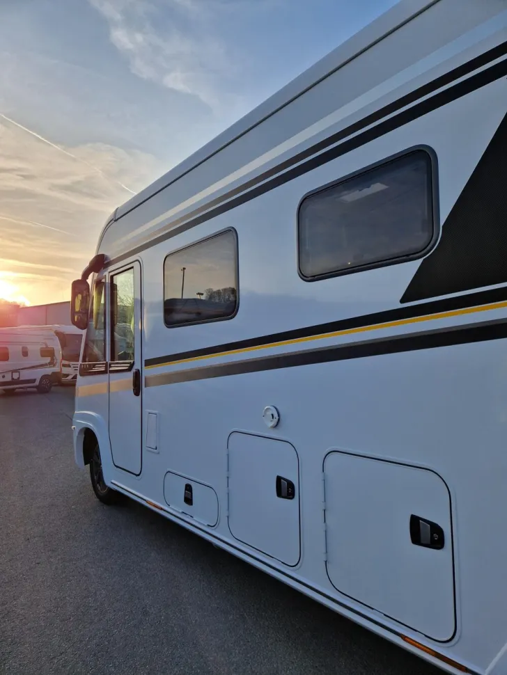 Fahrzeugbild Knaus Sun i 700 LEG #2