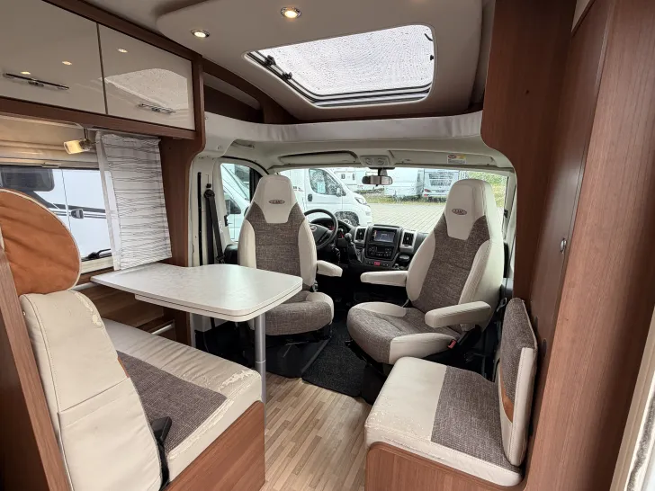 Fahrzeugbild LMC Breezer V 646 G Solar, Dachklima, AHK #9