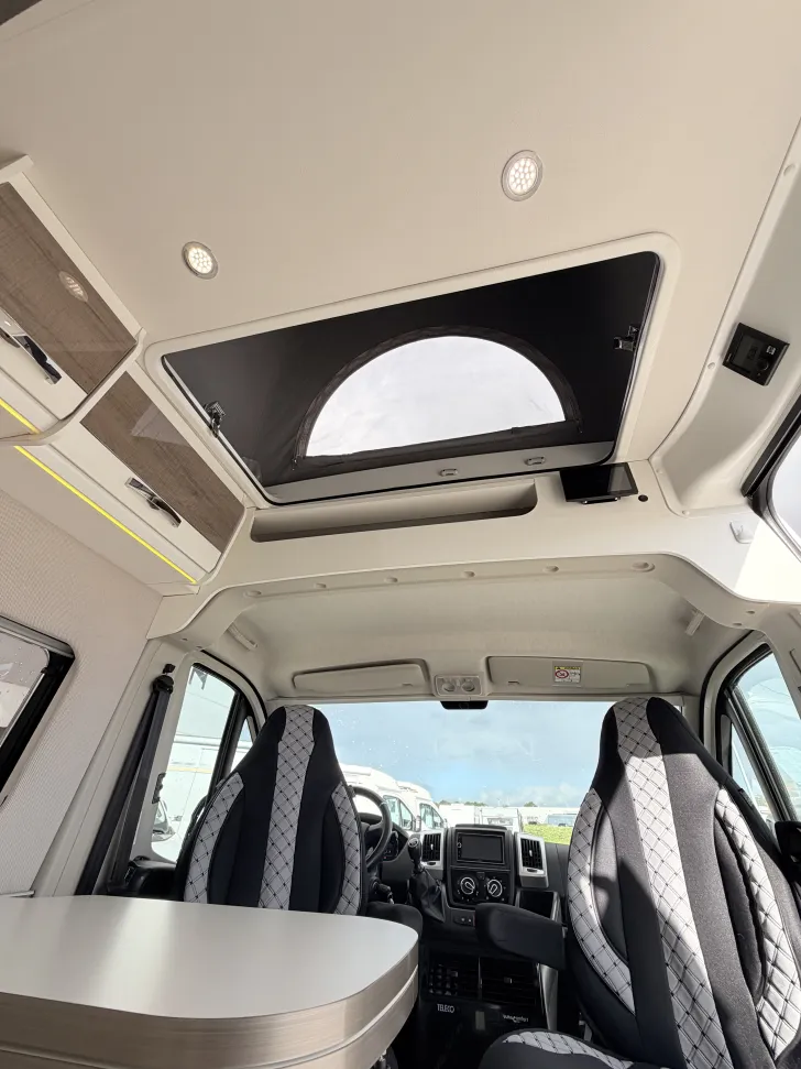 Fahrzeugbild Mooveo VAN 60DB Aufstelldach, 2 x Klima #21