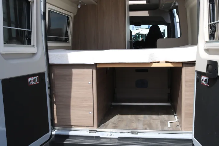 Fahrzeugbild Carado Camper Van CV600 AT8G+TV+Combi4D+Doppel RFK #8