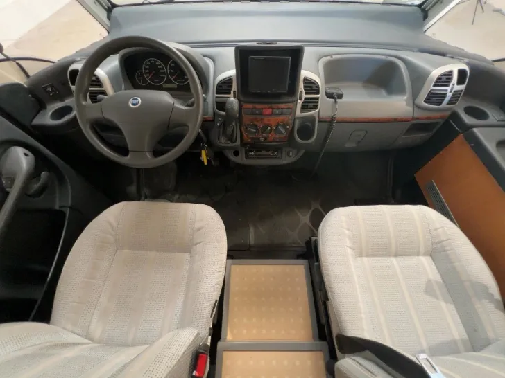Fahrzeugbild Dethleffs Premium Class I7976/Automatik/Festbett+Hubbett #8