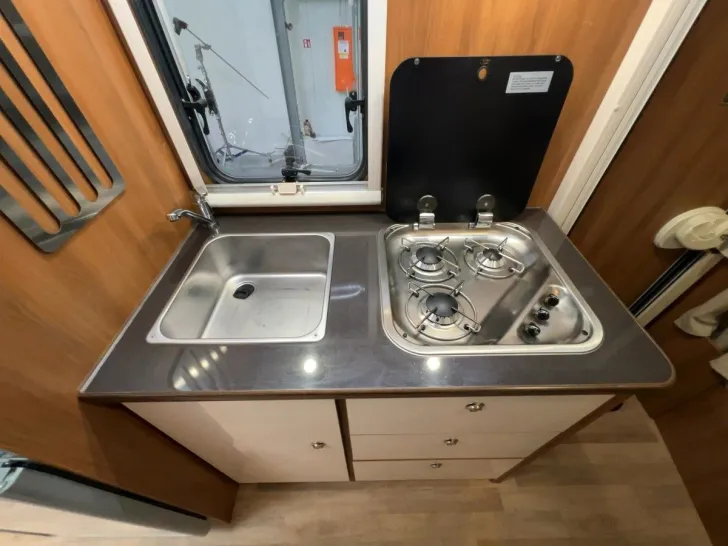 Fahrzeugbild Rimor Katamarano9/Etagenbetten/2xKlima/Garage/Markise #14