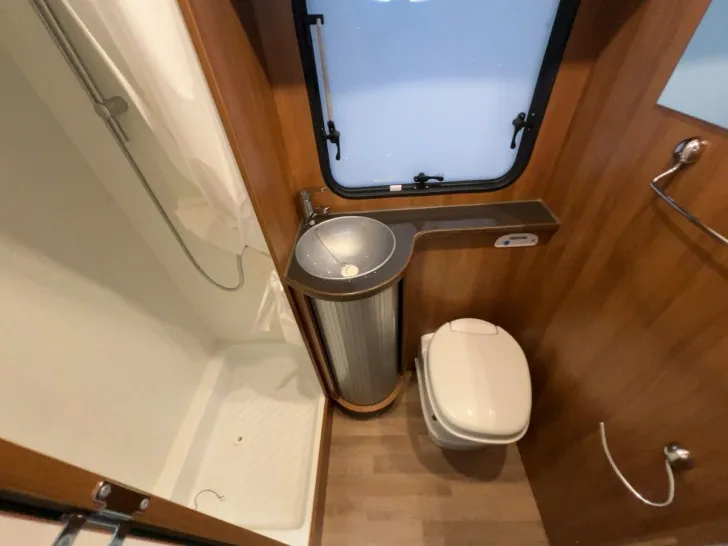Fahrzeugbild Rimor Katamarano9/Etagenbetten/2xKlima/Garage/Markise #15