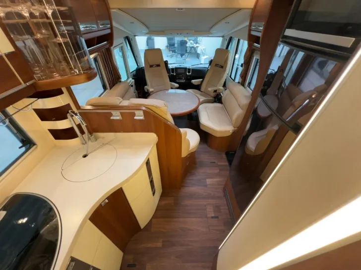 Fahrzeugbild Carthago Chic E-Line I51 Yachting Aut./Einzelbett/Hubbett #9