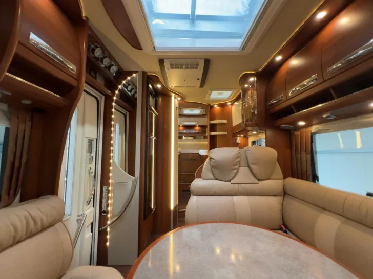 Fahrzeugbild Carthago Chic E-Line I51 Yachting Aut./Einzelbett/Hubbett #11