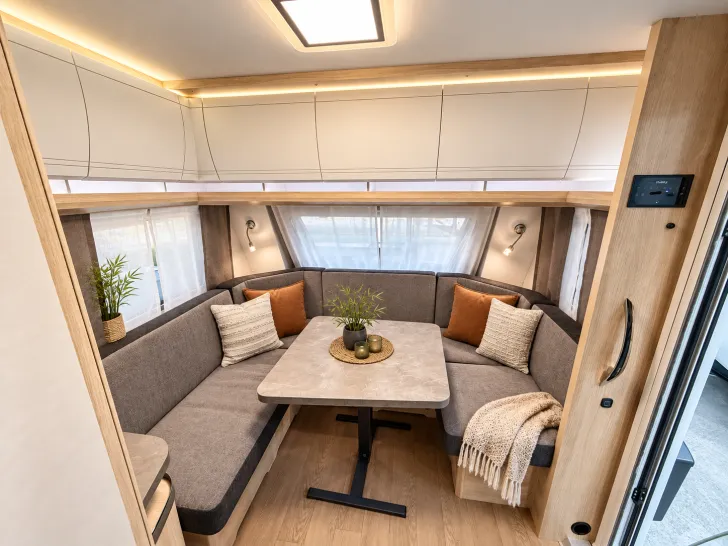 Fahrzeugbild Hobby De Luxe 460 LU Modelljahr 2027 ausgestellt! #12