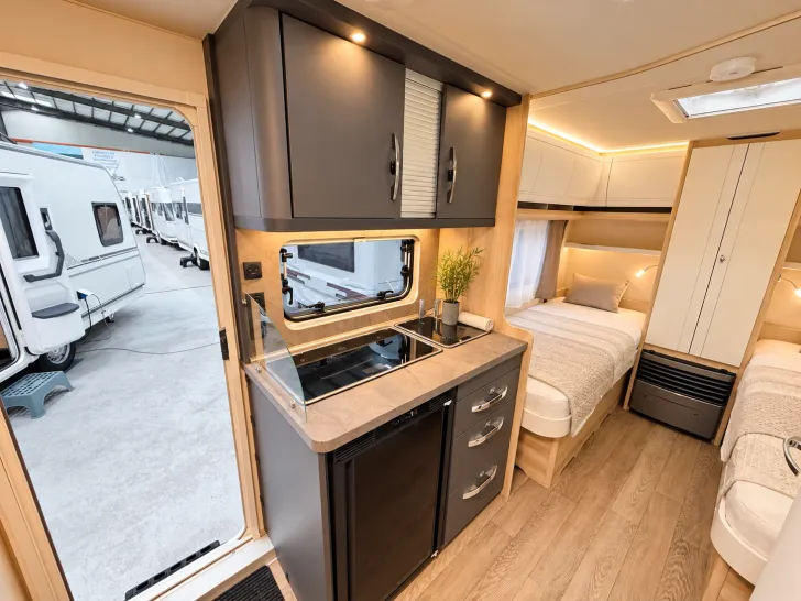 Fahrzeugbild Hobby De Luxe 460 LU Modelljahr 2027 ausgestellt! #13