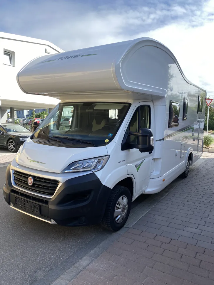 Fahrzeugbild Forster A 699 EB Familien-Wohnmobil mit 5 Schla #1