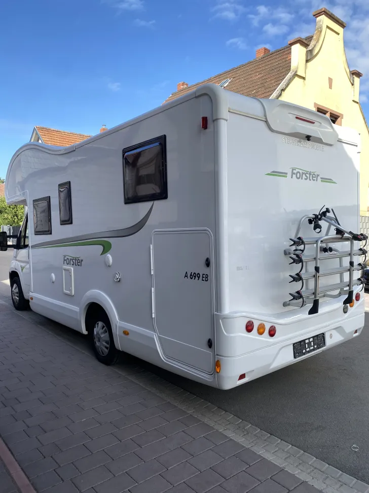 Fahrzeugbild Forster A 699 EB Familien-Wohnmobil mit 5 Schla #3